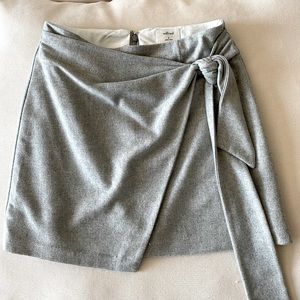 Aritizia Wilfred wrap front skirt light gray size 6